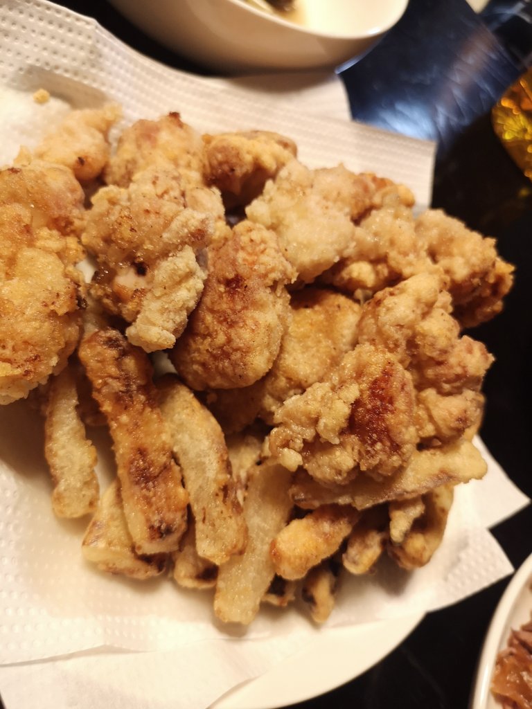 タグ忘れたので上げ直し！！
🐾装備オフ+猫耳🐾
鶯でお呼ばれしてきました！
ありがとうございます😹
見目の良い男士を眺めながらだと、美味しいご飯がより一層美味しくてまぁ進むことｳﾏｲｳﾏｲ
画像はたぁさん清光と私といつも美味しくて大好きな唐揚げ
#0222ろぎフェス