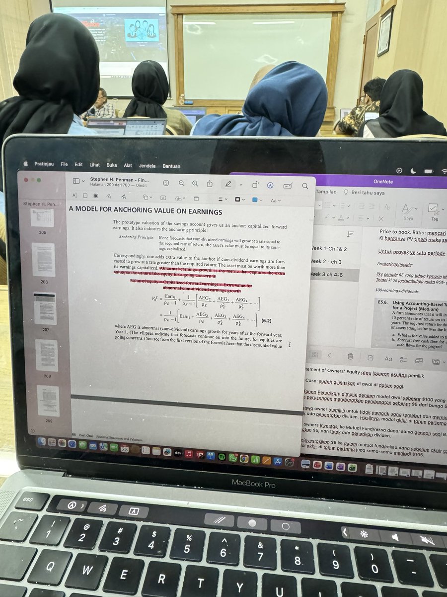 kok jarang aktif sih kak?

meanwhile gue disini: 😇🫰🏻
PUSING GUE ANJENGSHSBSH