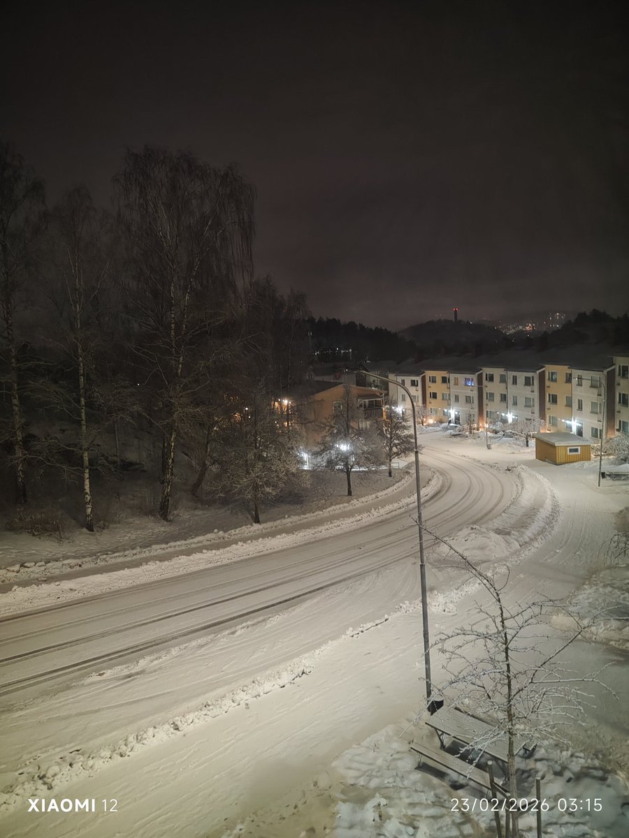 More snow this night its like a worm blankit on the town 
Even thoe taking a walk in it whode be lovely to sometime you can just leat the cold in and put on a move and get a blanket and a warm drink and that is all that needed