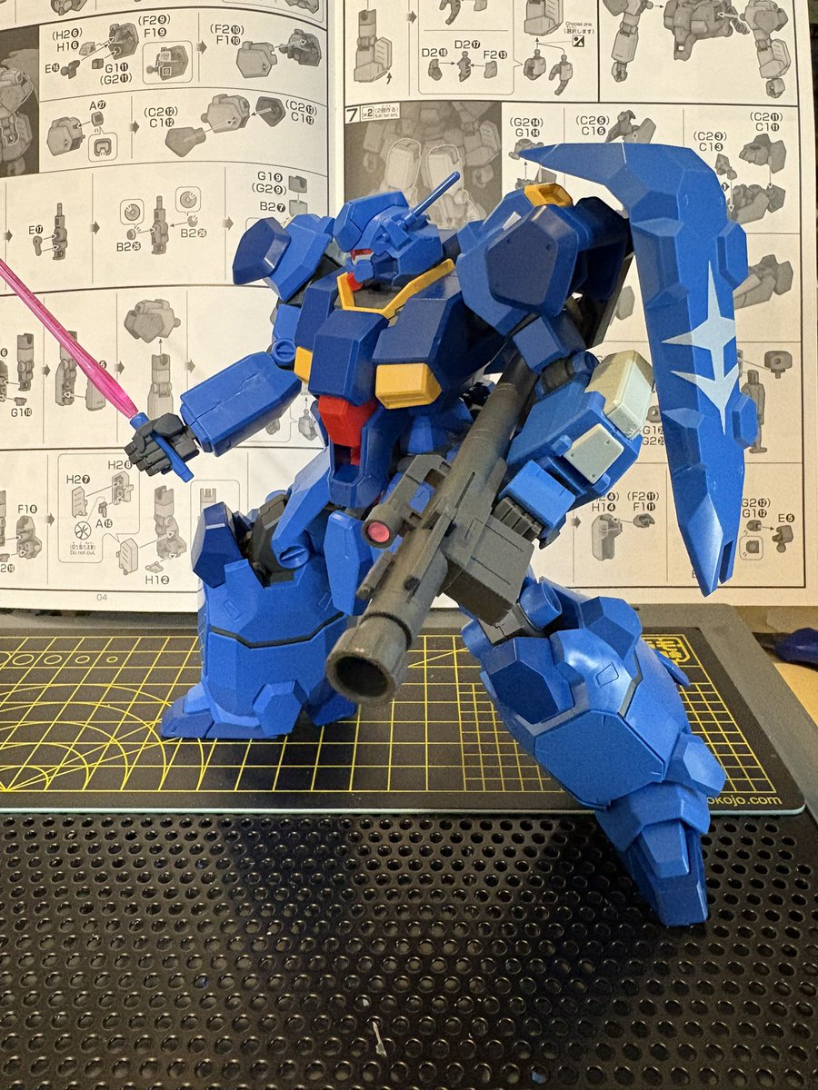 ようやくHGのグスタフカール00型を組み上げました♪ 皆様が言うように