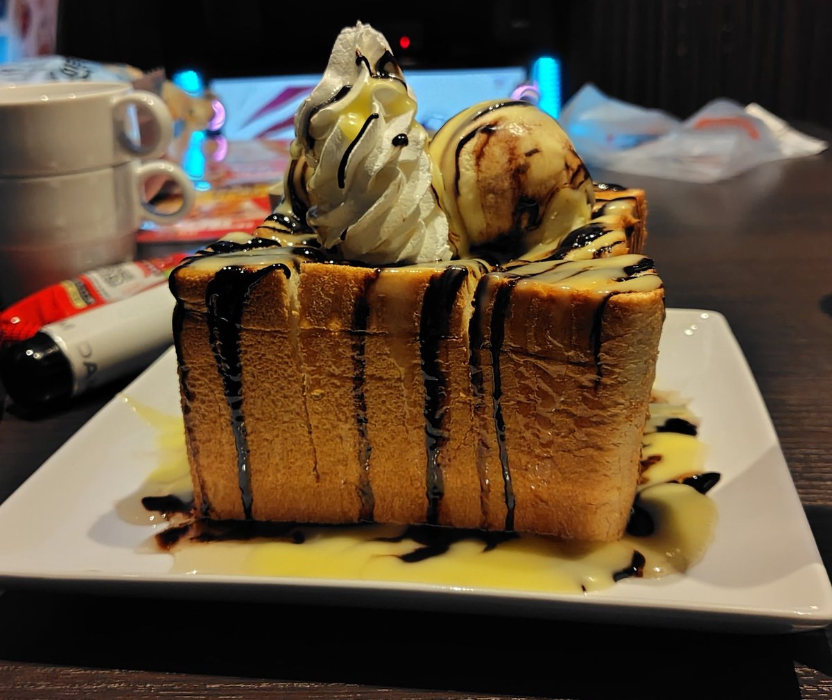 トナミ tweet media