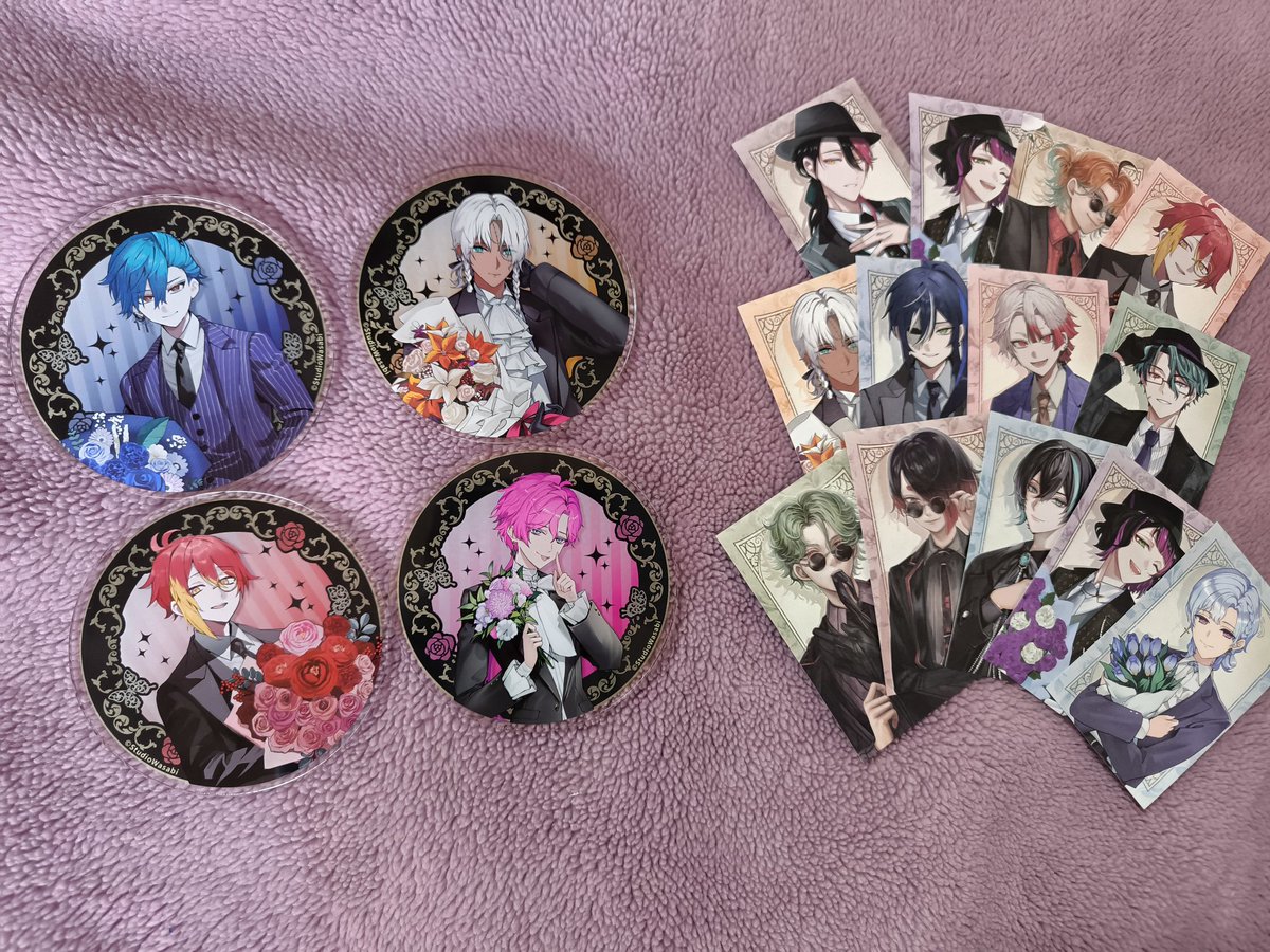 昨日のアニメイトでの戦利品…😙 3枚目は特典です😙😙