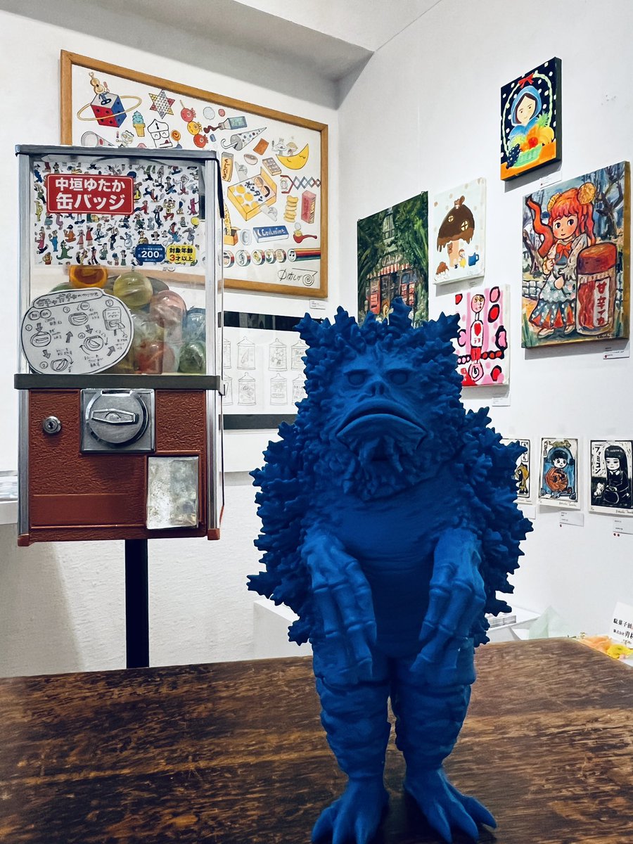 本日は祝日営業いたします／ ガラモンのソフビキットを青色成型にて