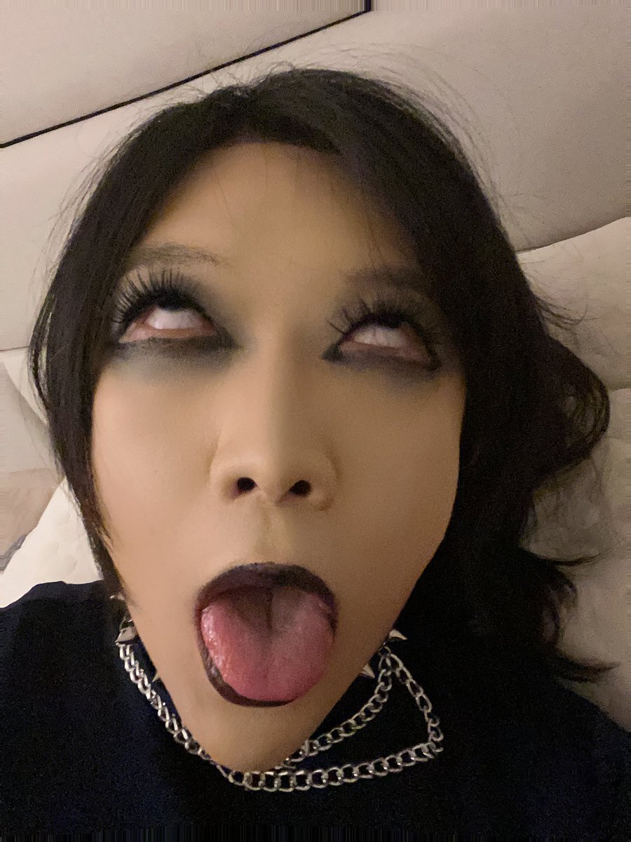 猜猜Dolly的屁穴有没有被塞住～

#雌堕 #阿黑颜 #母狗 #男娘 #黑丝 #荡妇 #妓女