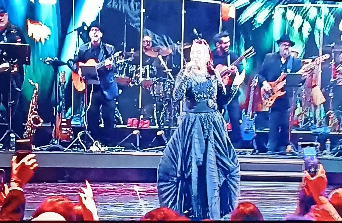 viva la vida tweet media