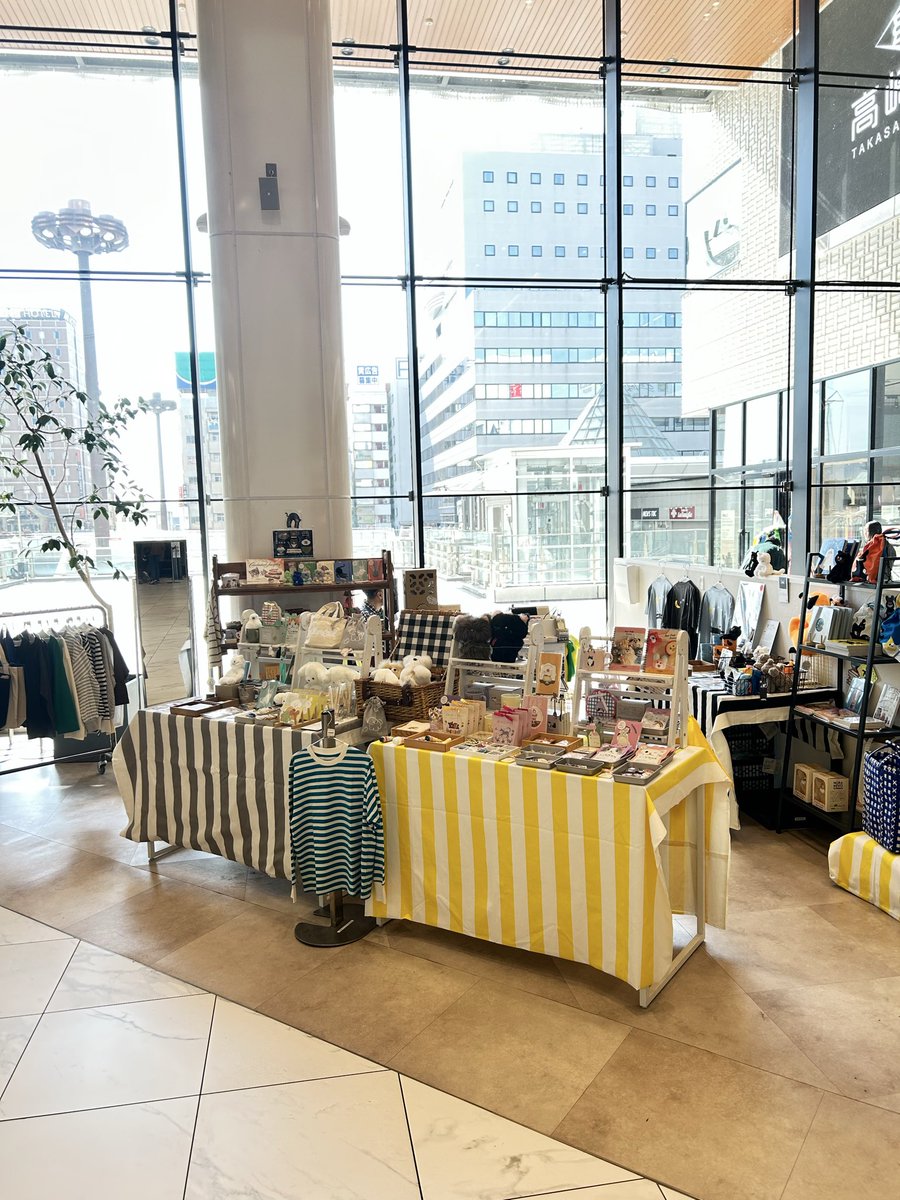高崎OPA POP UP本日最終日です。お店のお客様や知人やスタッフの方々が来て下さり、ずっと笑顔でお店に立てて幸せです。
JAMCOVERの事をはじめて知ってくださるお客様にもたくさん会え、再会のお約束したり、あっという間の3日間。20時までやっておりますので、ぜひお立ち寄りくださいませ。