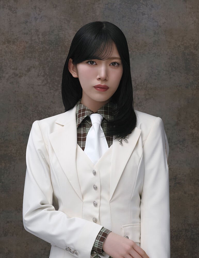 村山美羽ちゃんのソロアー写が公開されました🪽 グループカラーの白色