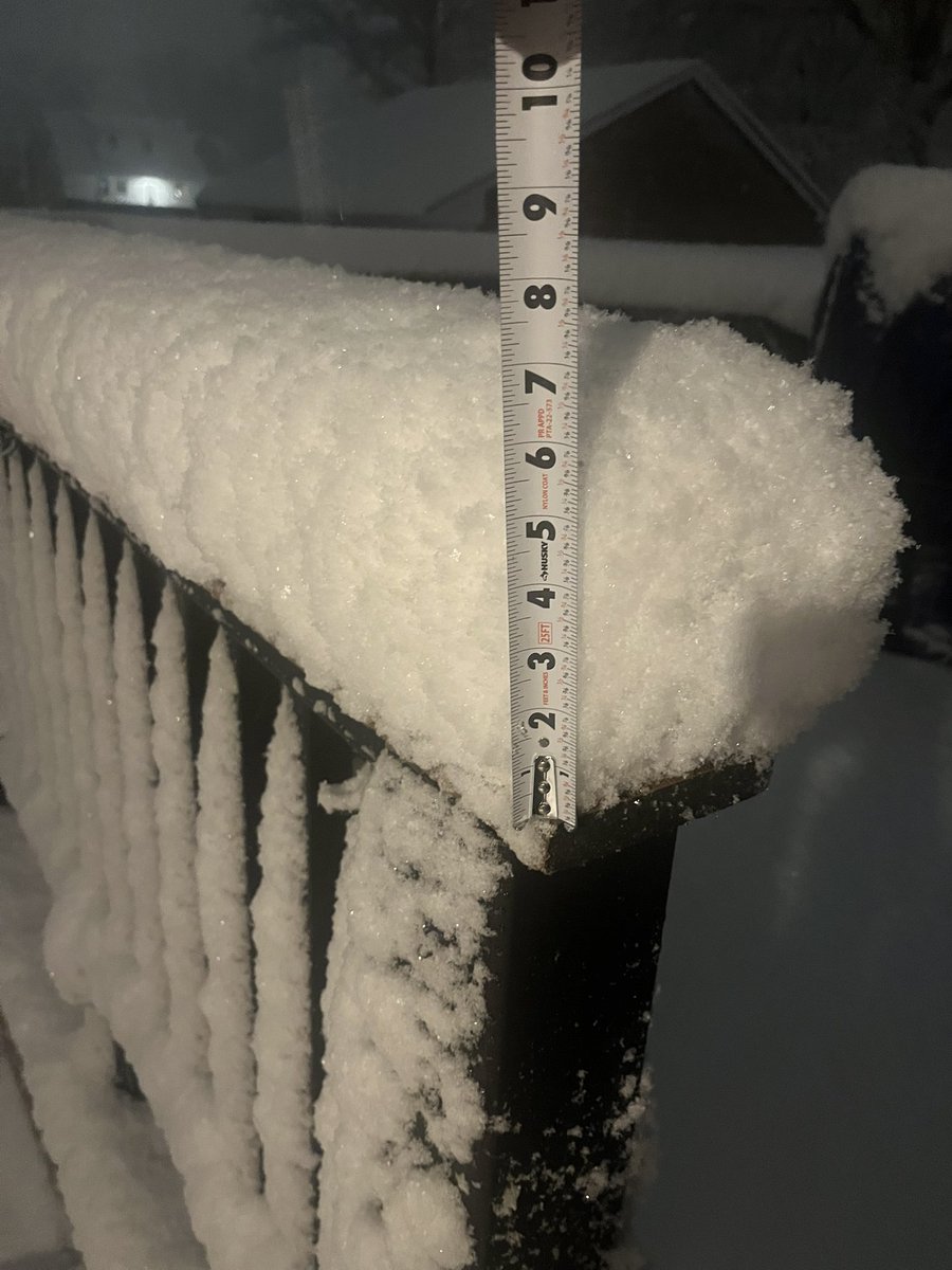 coachspitRU's tweet photo. jeRzee South Rutgers 🪓 checking in snow accumulation at 9:30 PM….7 inches. https://t.co/xqJWC6Ow1k
