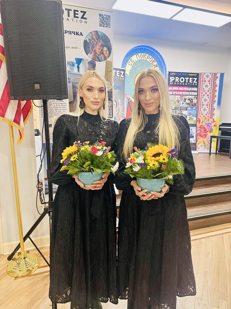 Malgivski's tweet photo. Fundraiser for Protez Fundation 💙💛Благодійний вечір милосердя на підтримку Protez Foundation, який відбувся в Українській Православній Церкві Св. Покрови в Чикаго. 🙏 https://t.co/0ZEcWvcB6w