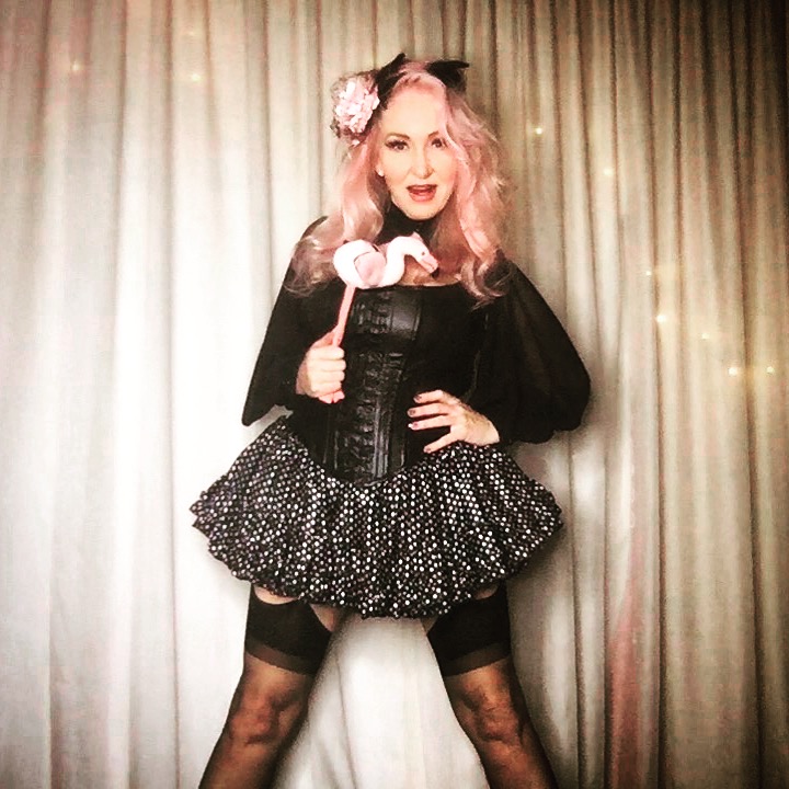 MissKimLinktree.com LONDON tweet media