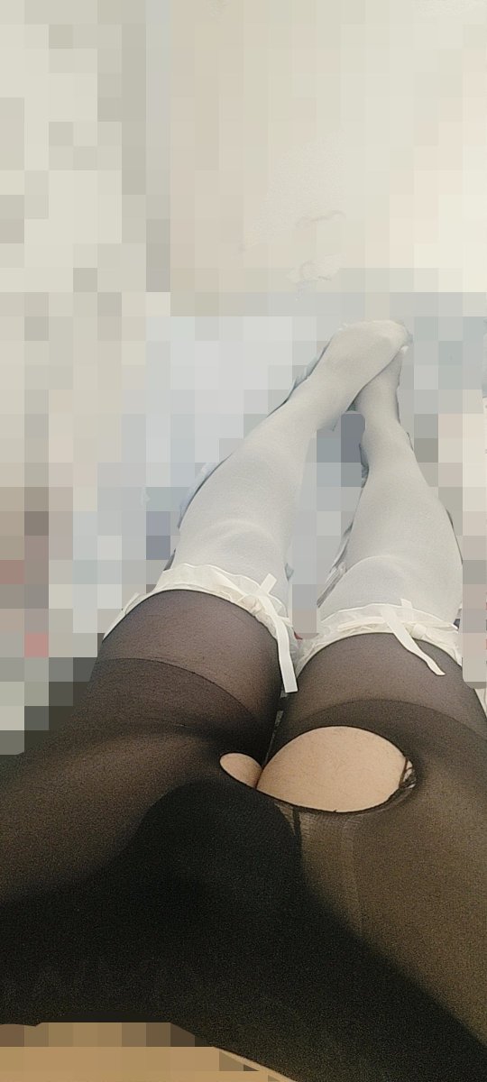 ruionline277191's tweet photo. 在宿舍里有床帘我就这样穿，感觉自己好烧啊#男娘 #伪娘 #贞操锁 #丝袜 https://t.co/rr6j1crDMz