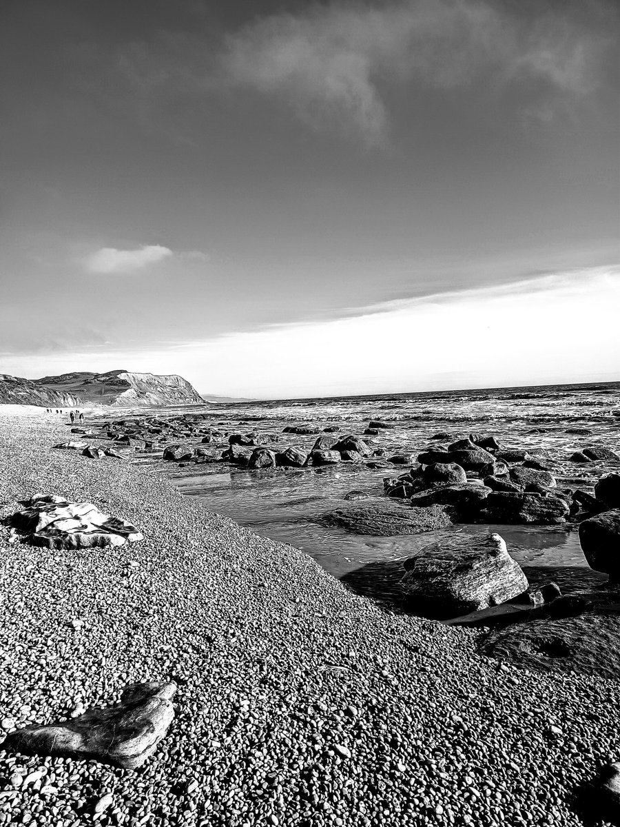 Chemfund's tweet image. Seatown, jurassic coastline #monochrome #jurassic #beach