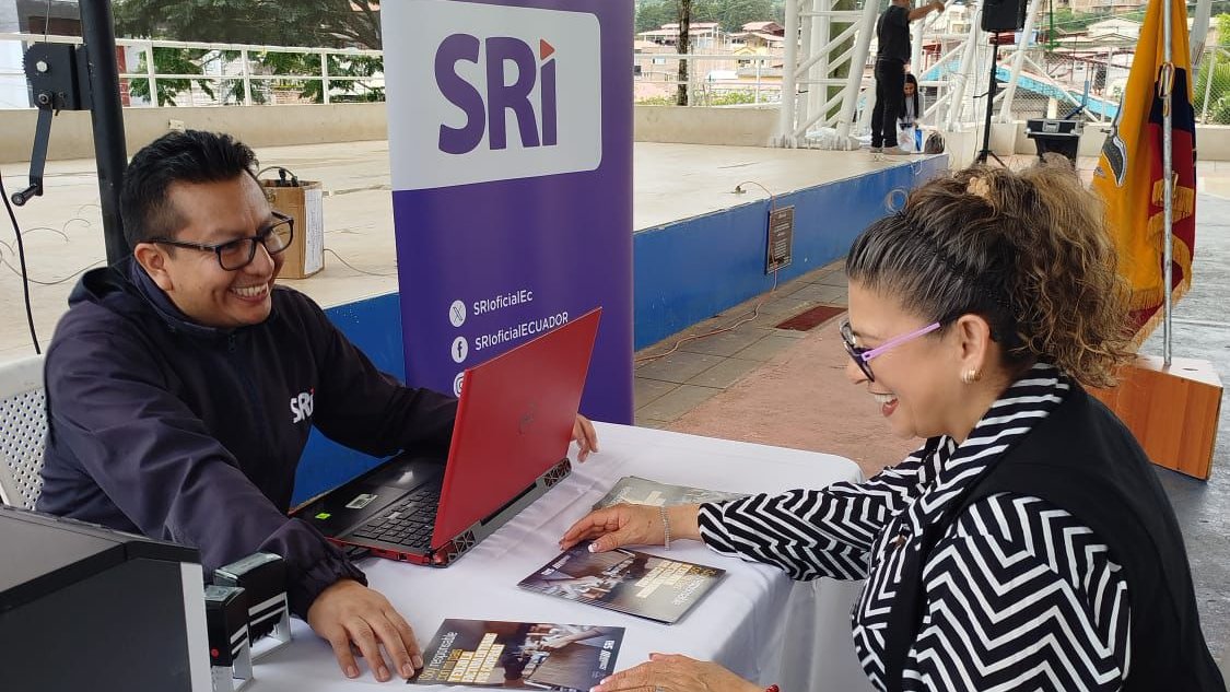 #SRIzonal7

Cumplimos con éxito una nueva jornada de la #BrigadaMóvilSRI en Cariamanga. 

Atendimos las consultas de los ciudadanos con asesoría técnica y personalizada, reafirmando nuestro compromiso de ser una administración más cercana.

#ElNuevoEcuador