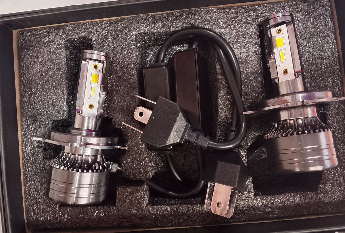 MarkGreenAuto's tweet photo. Most accidents at night happen because of poor headlights.

Upgrade to 6000W LED bulbs with 3 color modes (White, Warm, Yellow) for better visibility.

Available in H4 LED BULBS
Location: CBD Nairobi
DM 0793835969 to order.
 #H4 #CarTips #LEDHeadlights #LED #FOGLIGHTS https://t.co/g581B3ACXM