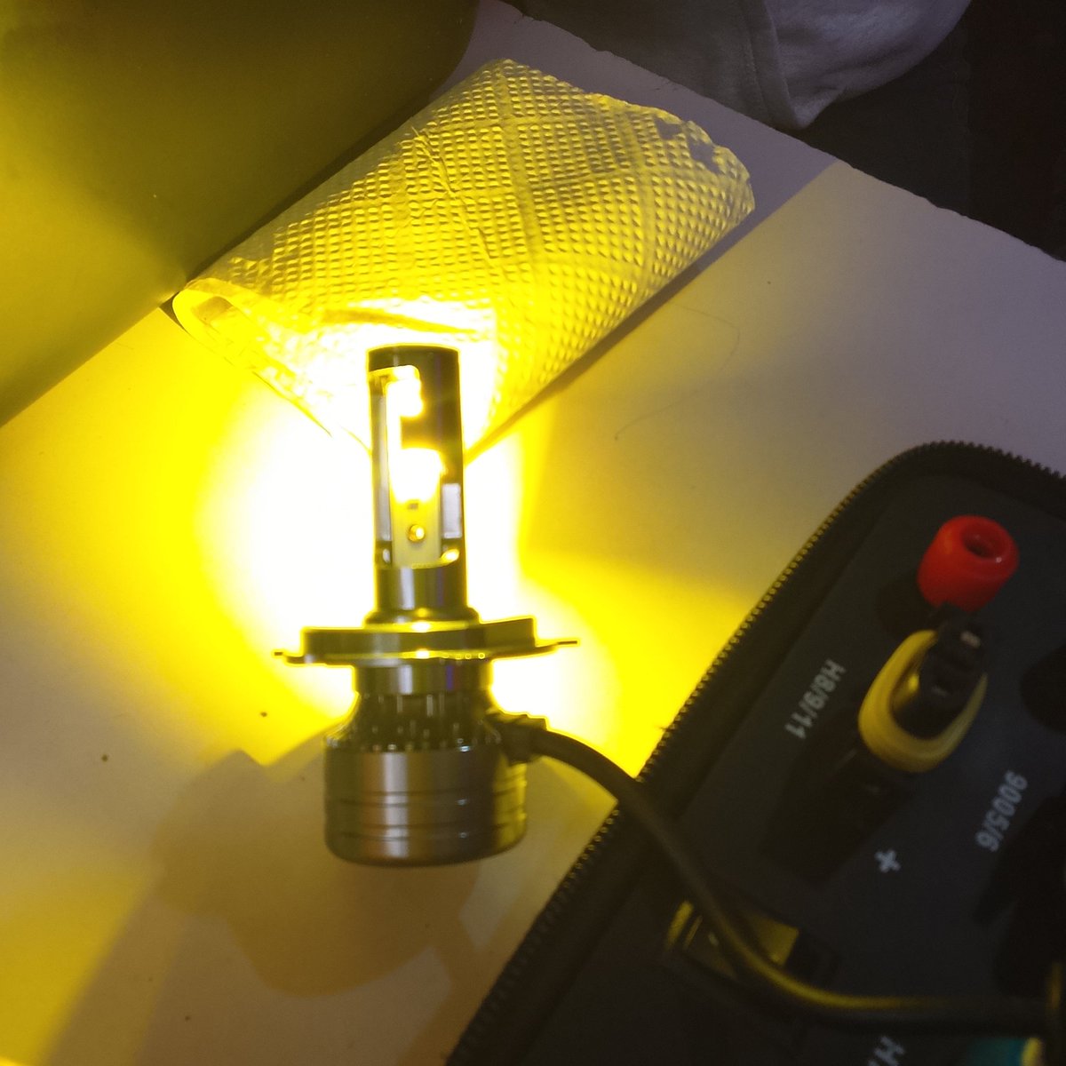 MarkGreenAuto's tweet photo. Most accidents at night happen because of poor headlights.

Upgrade to 6000W LED bulbs with 3 color modes (White, Warm, Yellow) for better visibility.

Available in H4 LED BULBS
Location: CBD Nairobi
DM 0793835969 to order.
 #H4 #CarTips #LEDHeadlights #LED #FOGLIGHTS https://t.co/g581B3ACXM