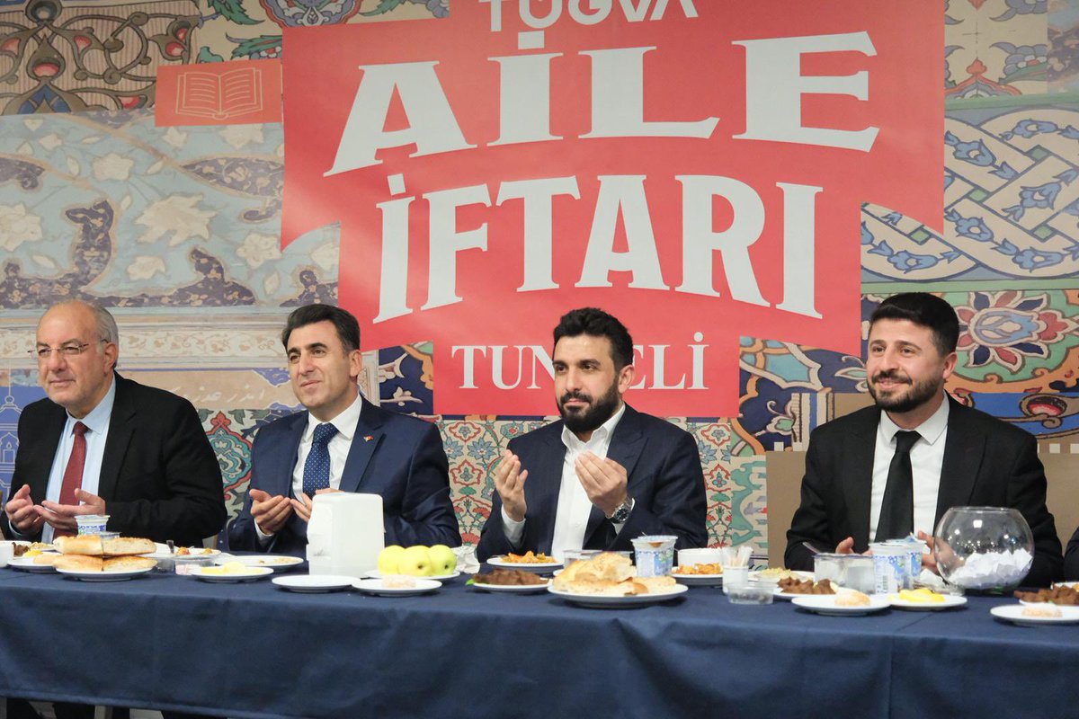 📍Tunceli Aile İftarı

Gösterişten uzak, samimiyete en yakın yerdeyiz!👋🏻

Makamımız gönüller, rütbemiz kardeşlik!
Bu şehrin o meşhur misafirperverliğiyle soframızı kurduk.