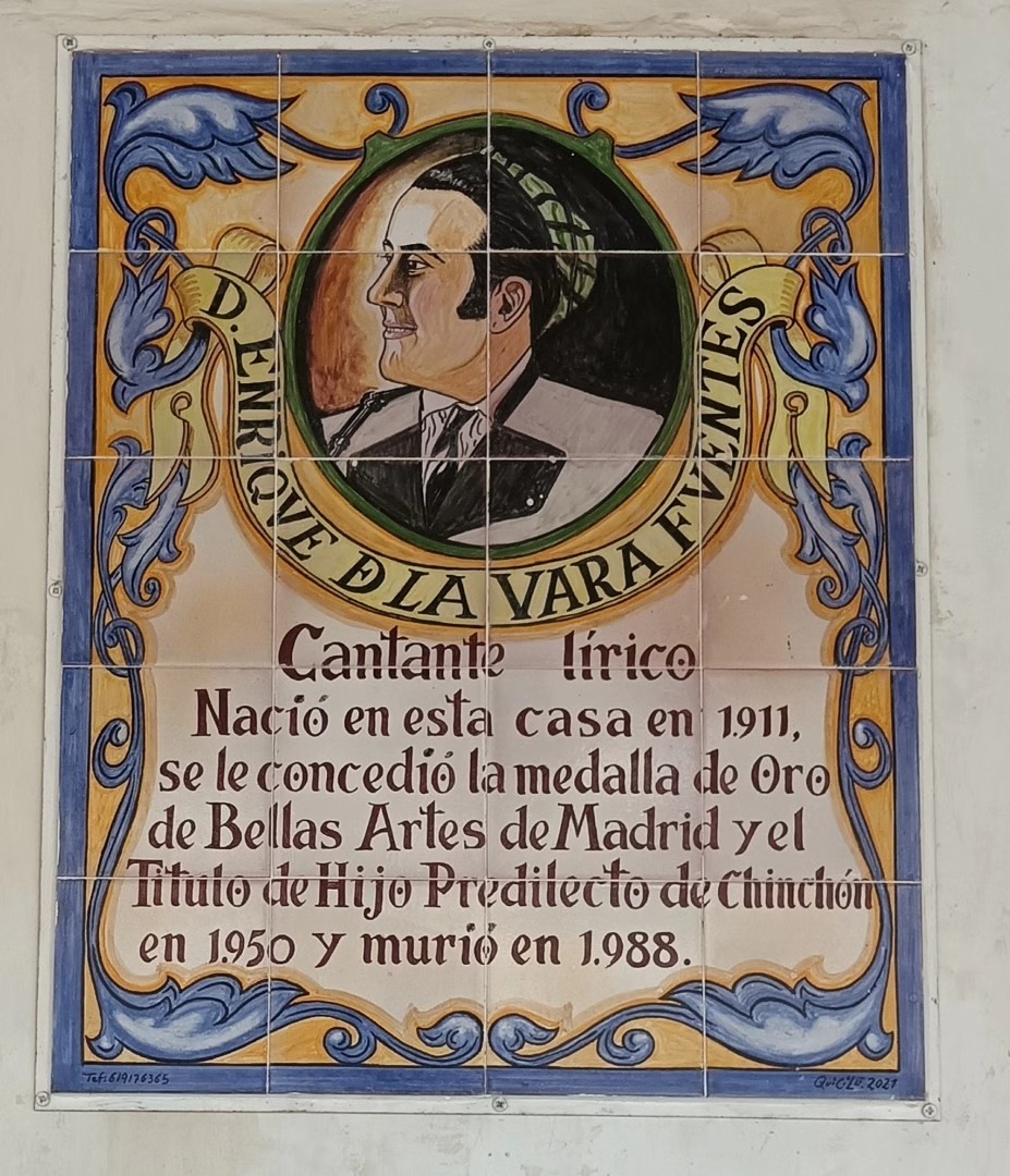 Historia de las casas de #Chinchón 🏠
Cuando vengas busca en la que nació Enrique de la Vara Fuentes, cantante lírico hijo predilecto de nuestro pueblo 😊