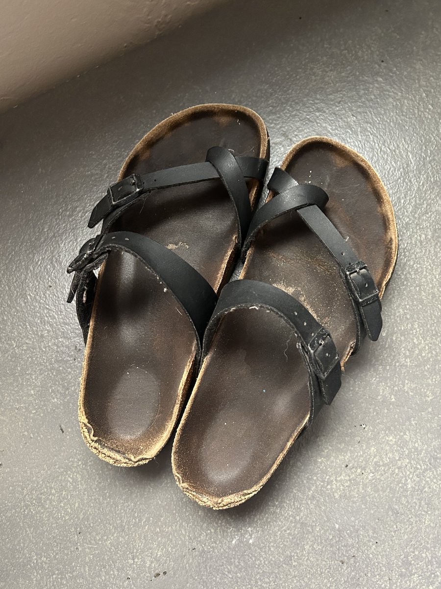 fallforava's tweet photo. study the sole prints in My Birkenstocks https://t.co/UP6xX98Lz0