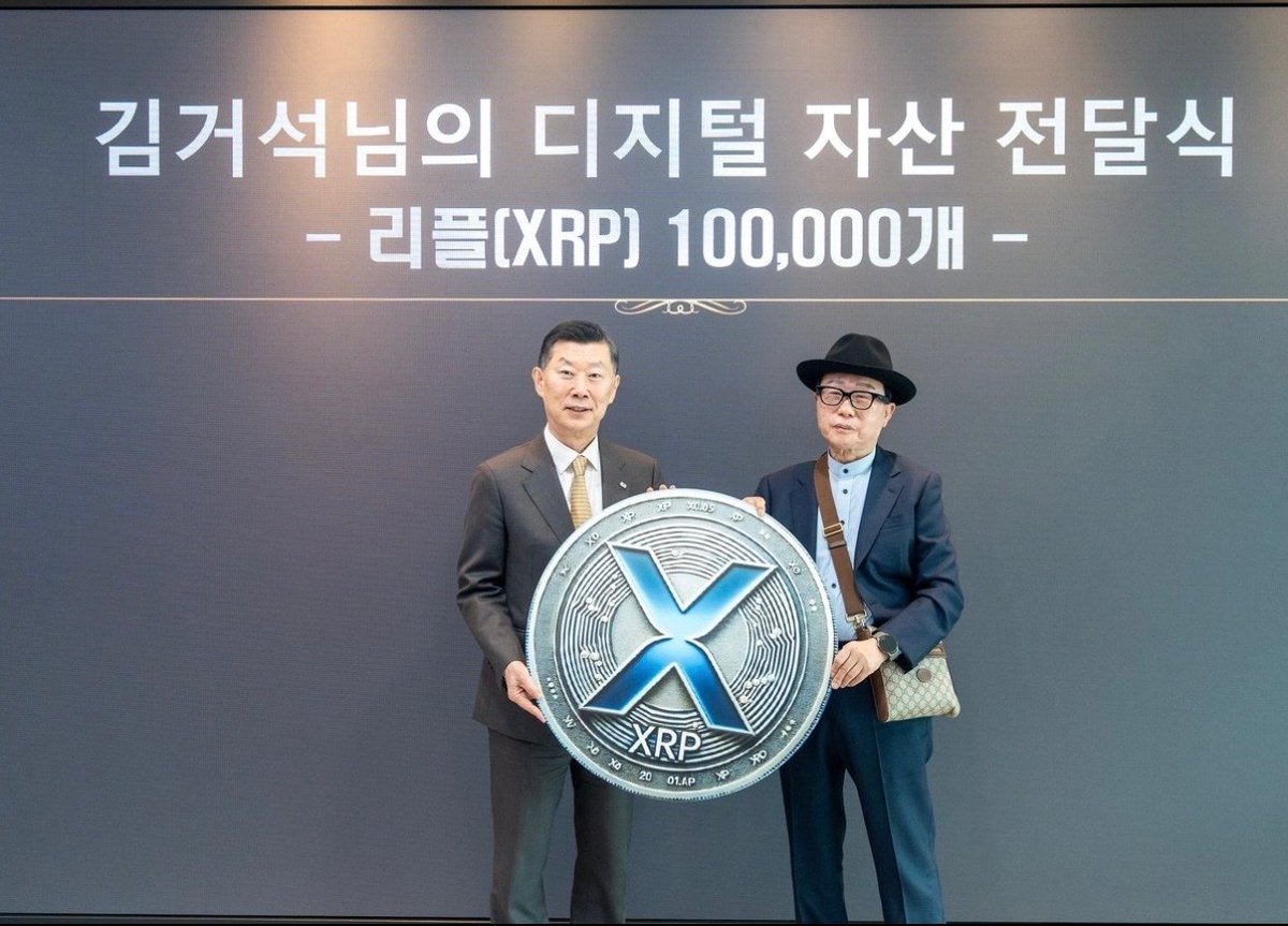 XRPBreakingNews's tweet photo. BREAKING: South Korean investor Kim Geo-seok donates 100,000 XRP to the Korean Red Cross! 

This is more than charity, it’s a sign #XRP is gaining mainstream adoption and real-world utility. With growing donations, liquidity surges, and regulatory clarity on the horizon.
XRP’s next bull run is closer than ever🤯📈🔥