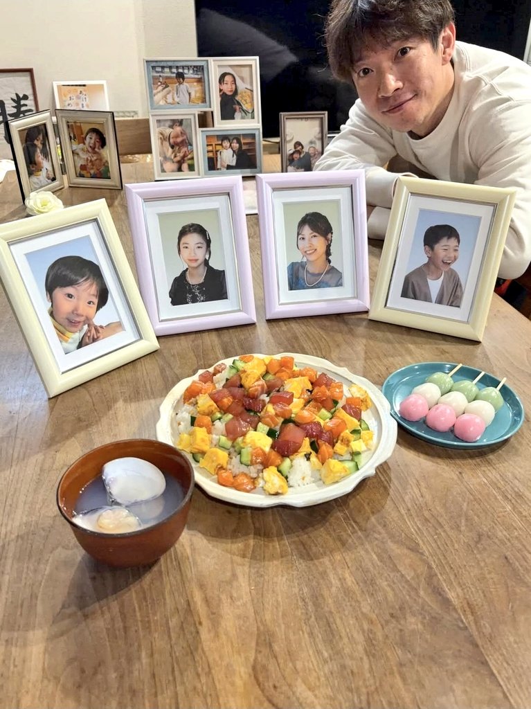 ในวันขึ้นปีใหม่ของญี่ปุ่น นายตำรวจชื่อ เคสุเกะ โอมะเดินทางไปเยี่ยมครอบครัวของภรรยาพร้อมลูกๆ ทั้ง 3 คน บ้านหลังนั้นเต็มไปด้วยเสียงหัวเราะเหมือนทุกครั้งที่ครอบครัวได้กลับมาพร้อมหน้ากัน 

เด็กๆ วิ่งเล่นอยู่ในบ้าน ภรรยากำลังเตรียมอาหาร ส่วนเขาเองก็ช่วยจัดของเล็กๆ น้อยๆ