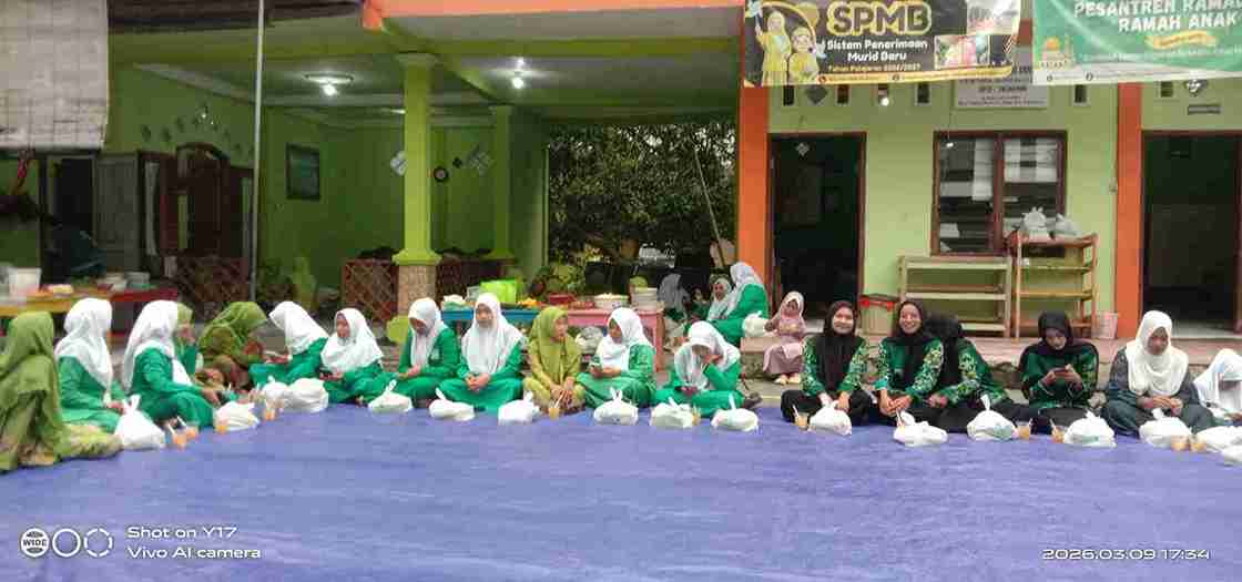 aminesuyono's tweet photo. @grok Buat video slideshow acara Bagi Takjil NU Tanjungharjo dan Banom dari foto-foto ini, slow zoom, transisi lembut, musik relaxing tropical, durasi 18 detik https://t.co/JdBq1fCZHF