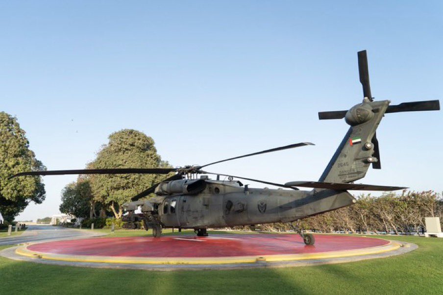 الإمارات تسجل سابقة عالمية 🚨

أول دولة توظف مروحيات بلاك هوك لإعتراض الطائرات المسيرة والهجوم الأرضي بتعديل تمت الموافقة عليه من الولايات المتحدة ونفذه مهندسين إماراتيين 🇦🇪