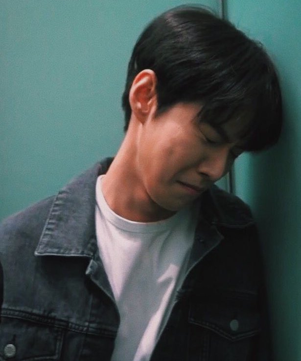 콘서트 영상 올리고 싶은데
자리 안좋음 + 화질 개밤티 상태라 못올림