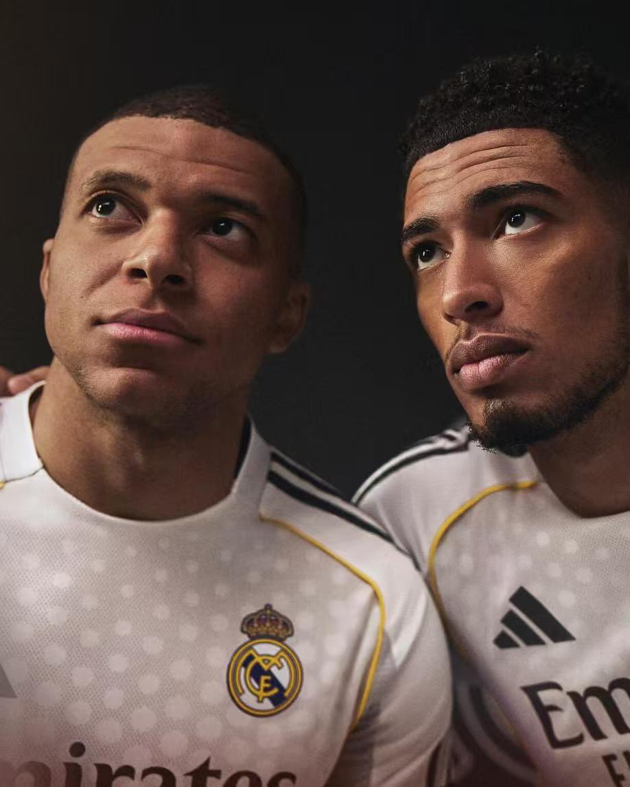 kitiss06's tweet photo. High-quality stitching, durable material and stylish slim fit make it a must-have for every Real Madrid fan. https://t.co/AEqLlNQ0UN