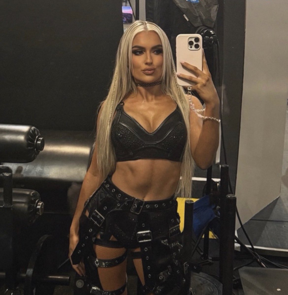 𝑩𝒍𝒂𝒌𝒆 𝑴𝒐𝒏𝒓𝒐𝒆✨ tweet media