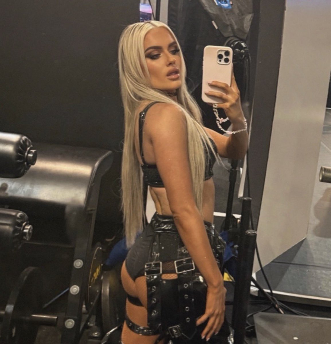 𝑩𝒍𝒂𝒌𝒆 𝑴𝒐𝒏𝒓𝒐𝒆✨ tweet media