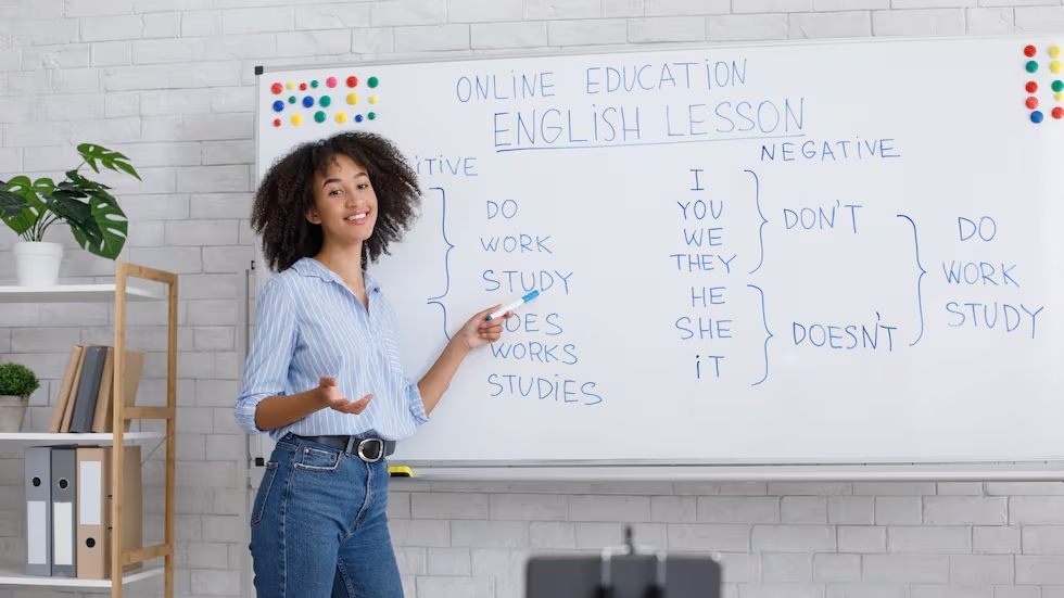 SemanaEd's tweet photo. El SENA abrió inscripciones para cursos virtuales y gratuitos de inglés. El programa incluye 13 niveles de formación y permite estudiar con horarios flexibles desde cualquier lugar del país #Educación #Academico #Sena. Así puede aplicar https://t.co/6TsziU5U4S https://t.co/TM7YxKMXcT