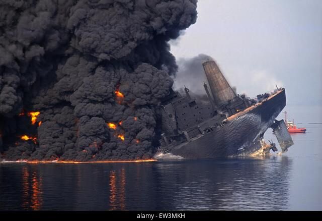 🚨🇮🇷🇺🇸BREAKING | 

Iran targets a U.S. oil tanker in the Strait of Hormuz with a Shahed-136 drone.

Now IRAN is going to capture…see more…