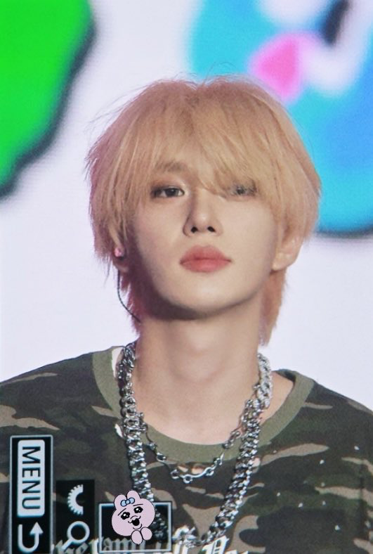 sunnmxxn's tweet photo. 태양이는 이렇게 좀 불편한? 앞머리가 잘어울림 https://t.co/fDcZdYh7XY