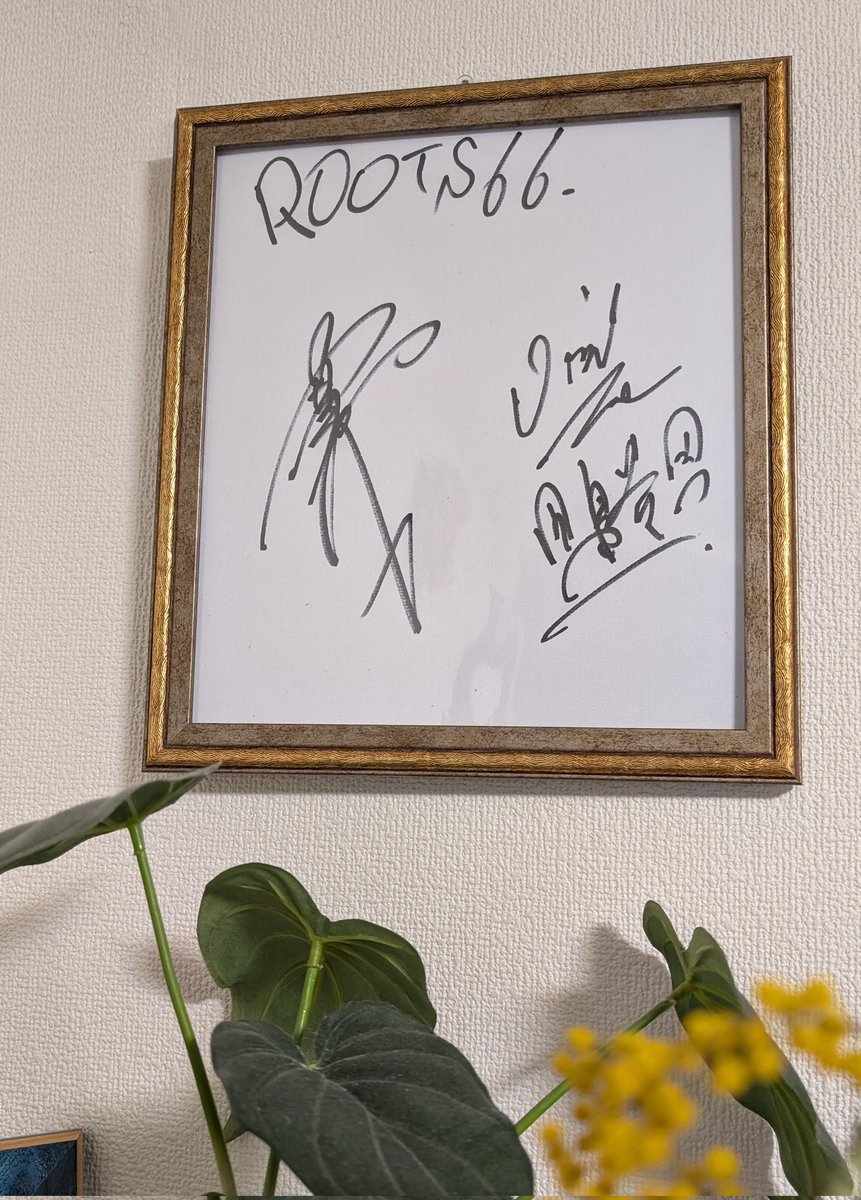 ByORsVHqK4mqL89's tweet image. ななんとなんと、DI:GAさんのプレゼント企画に当たり、田島さんと斉藤和義さんのサイン頂いちゃいました！
こんなん今まで当たったことないやん〜1名でしょ、びっくり、嬉しすぎます。ありがとうございます、家宝にします😭
#田島貴男 #斉藤和義 #DIGA