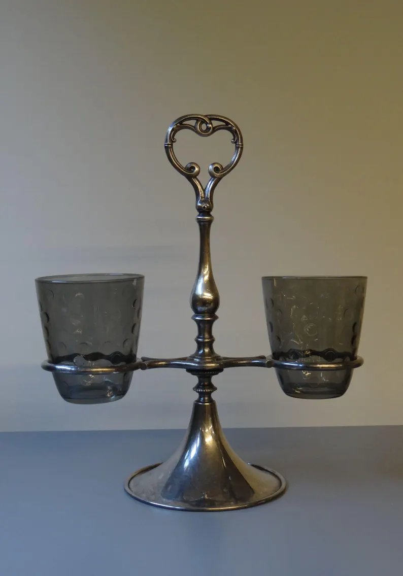elementsdeco's tweet image. Add timeless French charm to your table! This vintage silver plated appetizer stand with 2 textured cups is perfect for holidays, weddings, or elegant parties—appetizers, desserts, cocktails &amp;amp; more.  
Shop now: authenticbyclaire.etsy.com/listing/187090… 
#VintageFrench #AppetizerStand #WeddingDecor