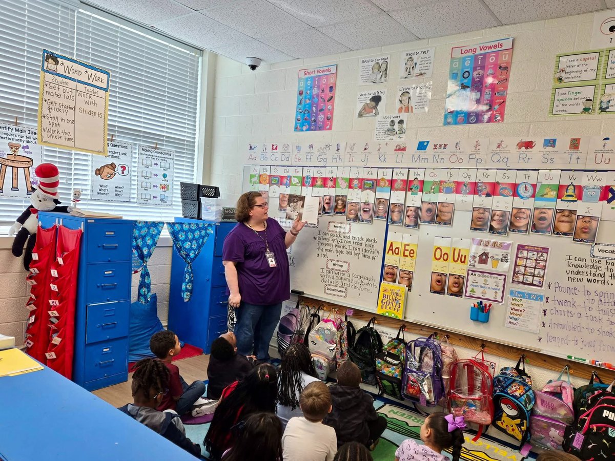 EufaulaCS's tweet photo. We appreciate our board member, Mrs. Rusti Register, who took the time last week to help spread the love of reading at EPS! 📖✨ Thank you, Mrs. Register!
#ReadAcrossAmerica #WeAreECS #ExpectExcellence https://t.co/sMx09sdiiz