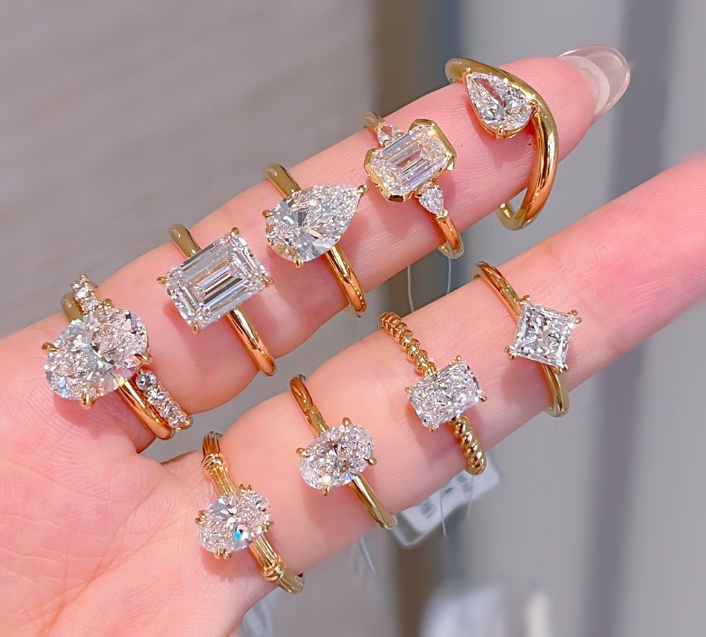 zhngziy79973530's tweet image. The 18k gold lab grown diamond ring #LabGrownDiamonds #SmartLuxury #DiamondAlternative #EthicalJewelry #SustainableLuxury #LabDiamond #Horse-eye-shaped #FutureOfLuxury#ring