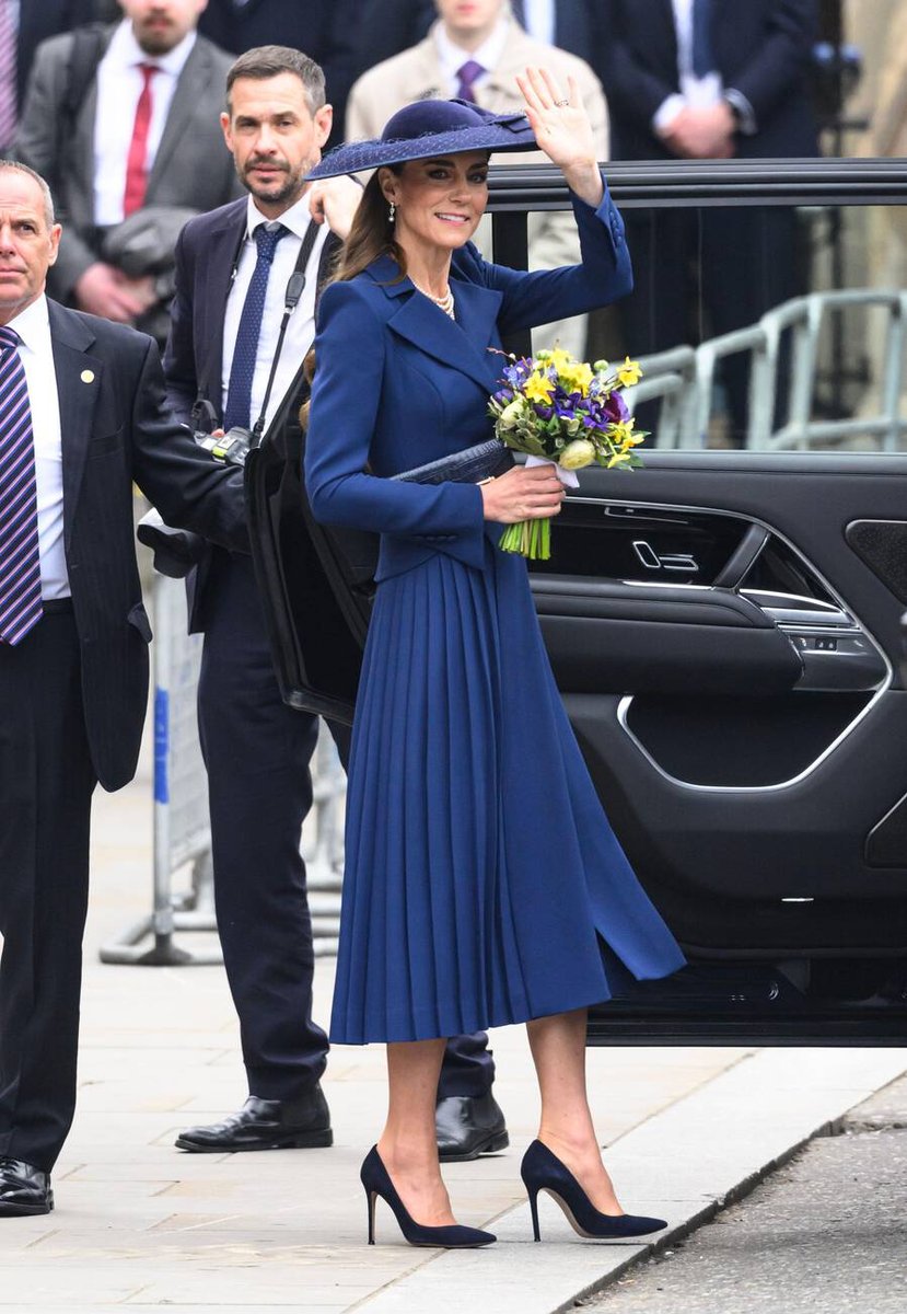 The Princess of Wales departing Westminster Abbey following the Commonwealth Day Service 👋💐