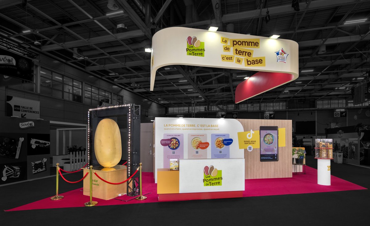 R2 Stand & Event tweet media