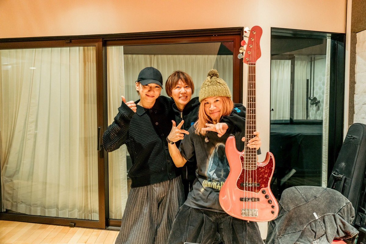 iamgoraikochaN's tweet photo. 大先輩ミュージシャンの方々と
初レコーディングでした！🥁
抜群なサウンド、ハンパねえっす！！！！
乞うご期待～👌🏻
 
佐々木"コジロー"貴之さん
二家本亮介さん https://t.co/KwZ0K3Auky