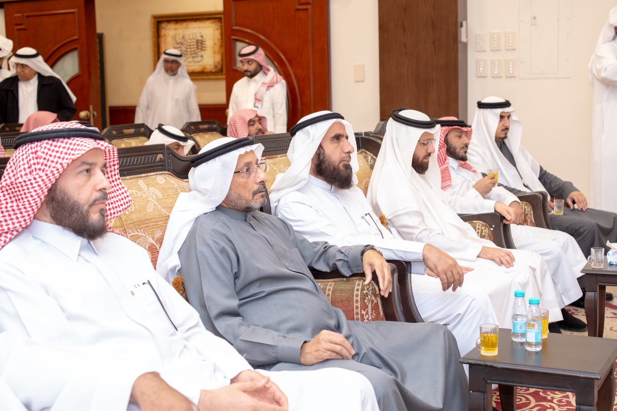 alismail_family's tweet photo. 🍃 أقيم مساء أمس الجمعة ١٧ رمضان ١٤٤٧هـ حفل لتكريم المشاركين في مسابقة القرآن الكريم لأبناء وبنات عائلة السماعيل وقد بلغ عدد المكرمين والمكرمات  41 لهذا العام بمجموع جوائز تصل إلى 12,000 ريال 
وقد تم في الحفل توقيع إتفاقية شراكة بين صندوق العائلة والجمعية في أجواء مبهجة ومميزة https://t.co/uPrC1kCa1G