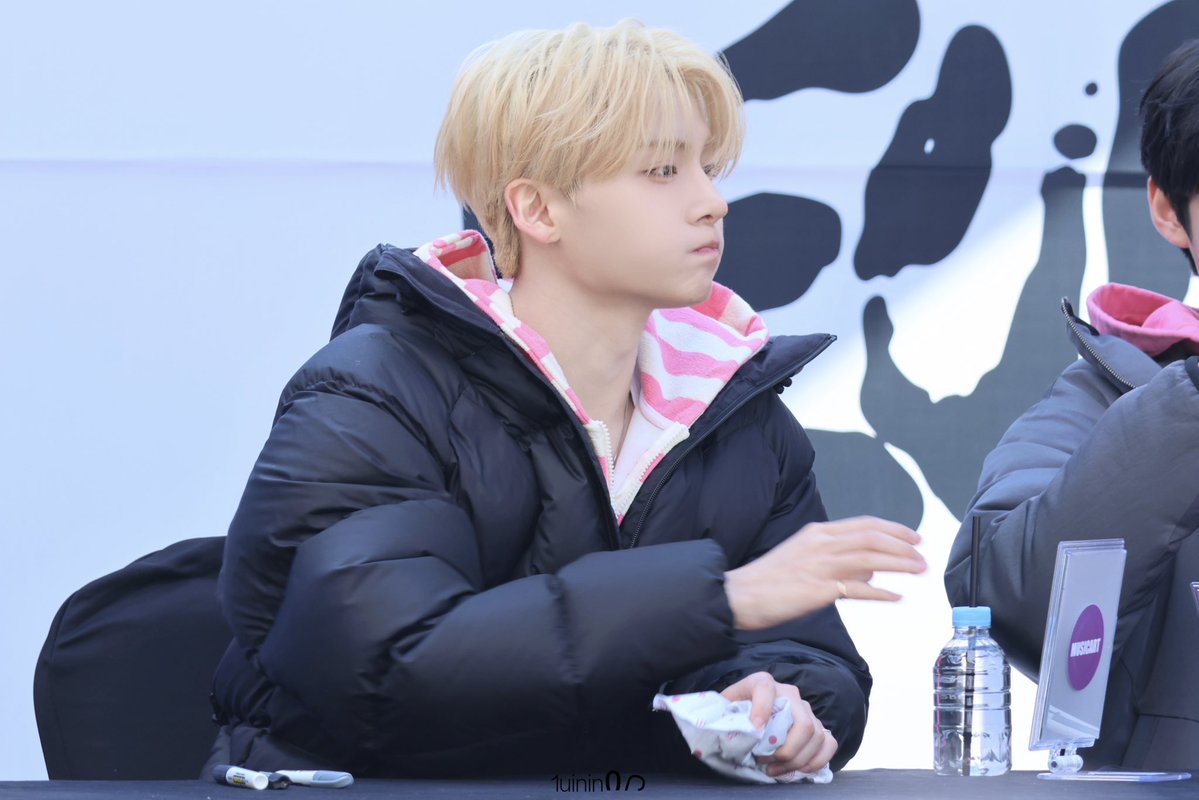 Rowan508 tweet media