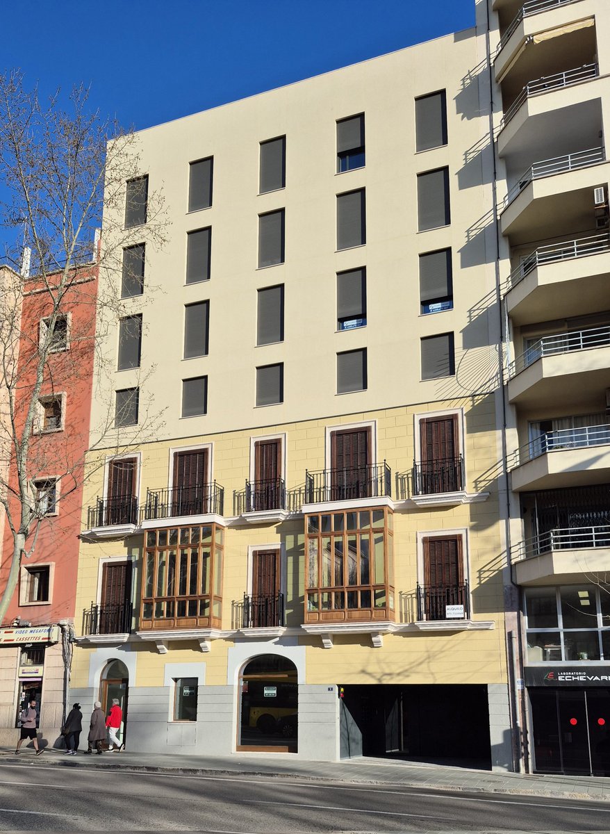 mateuramonell's tweet photo. Podríem haver fet tot l'edifici amb el mateix estil, però això és Palma. https://t.co/MtH0CVOBut