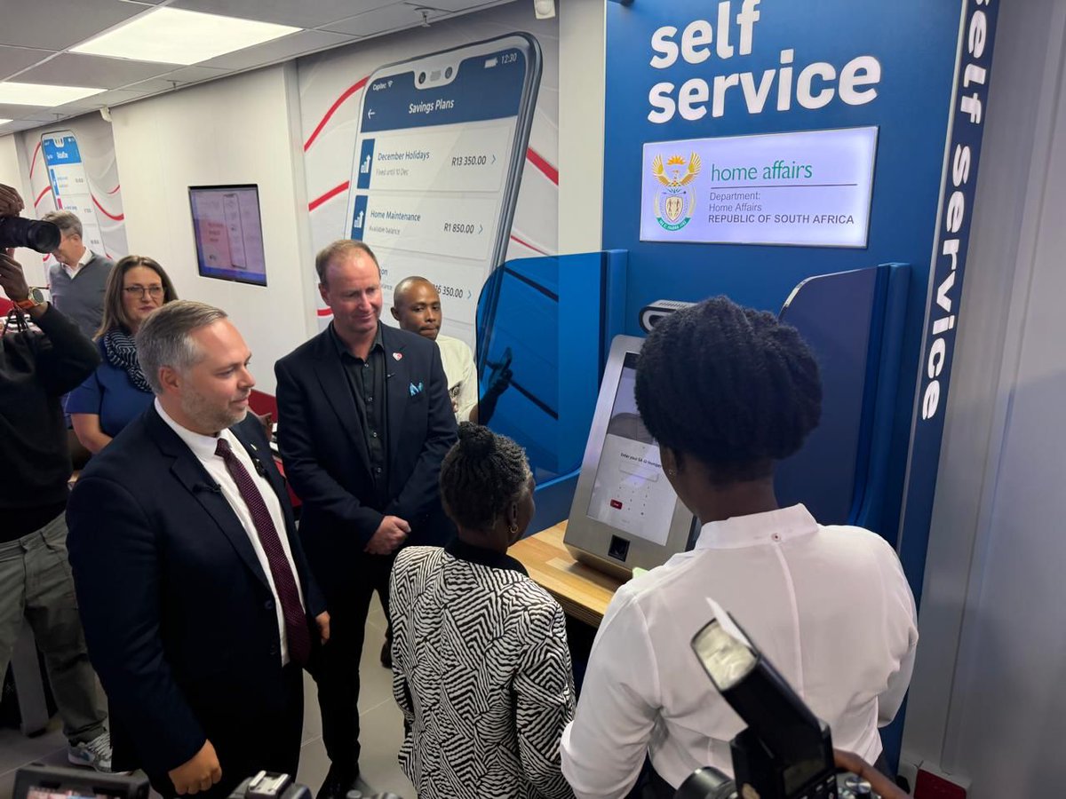 DAGauteng's tweet photo. 🚨🪪 Applying for a Smart ID just got fully digitised. South Africans can now apply for Smart IDs at participating bank branches, which are now live, making Home Affairs services faster and easier to access in your community. 

Thanks to the leadership of DA Minister Dr Leon Schreiber, the Digital Partnership Model on various branches from Capitec Bank and Standard Bank are now live.
✔️ No paperwork
✔️ No long queues
✔️ A fast, secure and complete digital process

This is the DA in government bringing Home Affairs @ home through smart digital services.