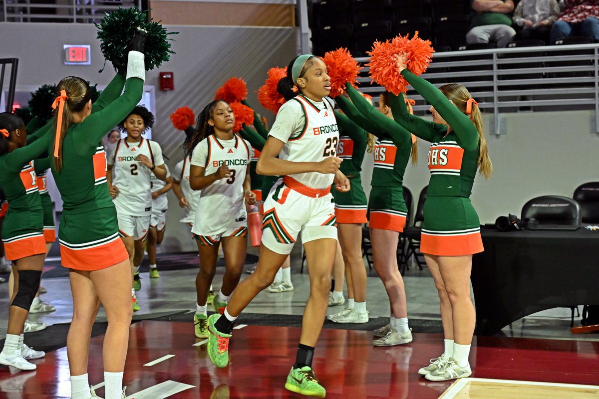 MikeSportShots's tweet photo. WBB Reg11 Final - exciting down to the wire roller coaster game. Douglass goes to Sweet 16. 
Fantastic season Lady Bulldogs.
Thank you ladies &amp; Coach Daniels
@PldAthletics @WeAreDunbar @LadyBulldogsPLD @riseupsports1 @Girls11thHoops @KRegion420 
pics: https://t.co/Vz2ibJrDCj https://t.co/6awuqT68ms