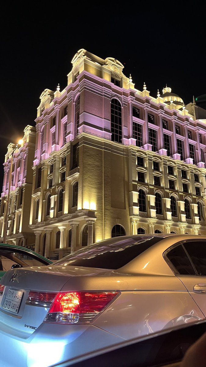 abdullahalqin's tweet photo. شعر عن الرياض : من محب عماني 🇴🇲

من جـرّب الدنـيا ولـف العالم 
دنق على خشم الريـاض وحبه . https://t.co/PaUEA0Mpa2