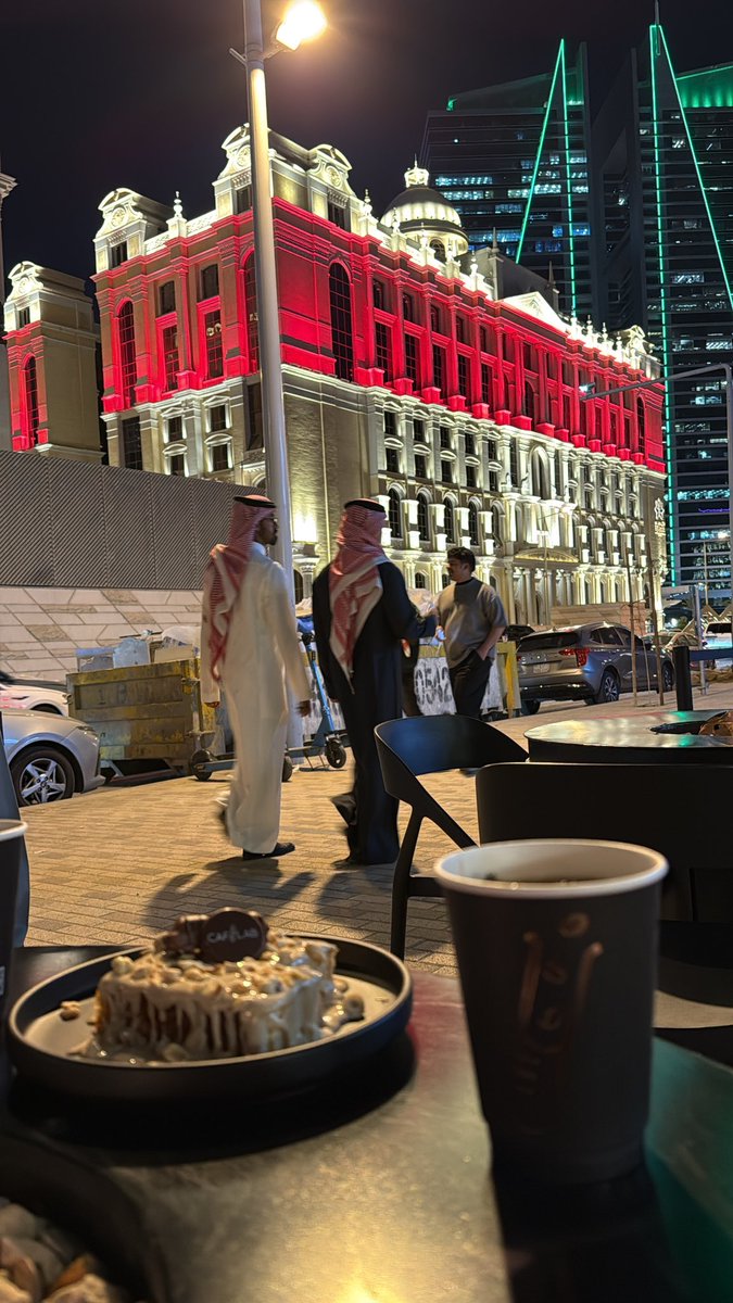 abdullahalqin's tweet photo. شعر عن الرياض : من محب عماني 🇴🇲

من جـرّب الدنـيا ولـف العالم 
دنق على خشم الريـاض وحبه . https://t.co/PaUEA0Mpa2