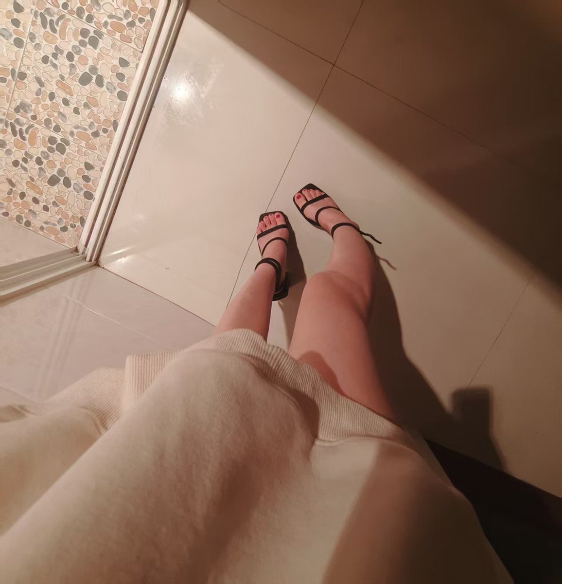 AllenAim199304's tweet photo. #女S #高跟鞋 #四爱 高跟鞋下的奴隶 https://t.co/yg3vxdCcCA