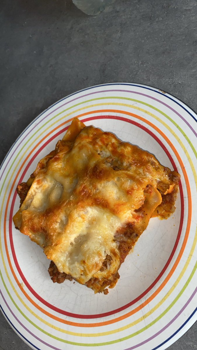 Lrsinho_'s tweet photo. j’me suis ft une lasagne hier #mechant https://t.co/3PppL4GuFr