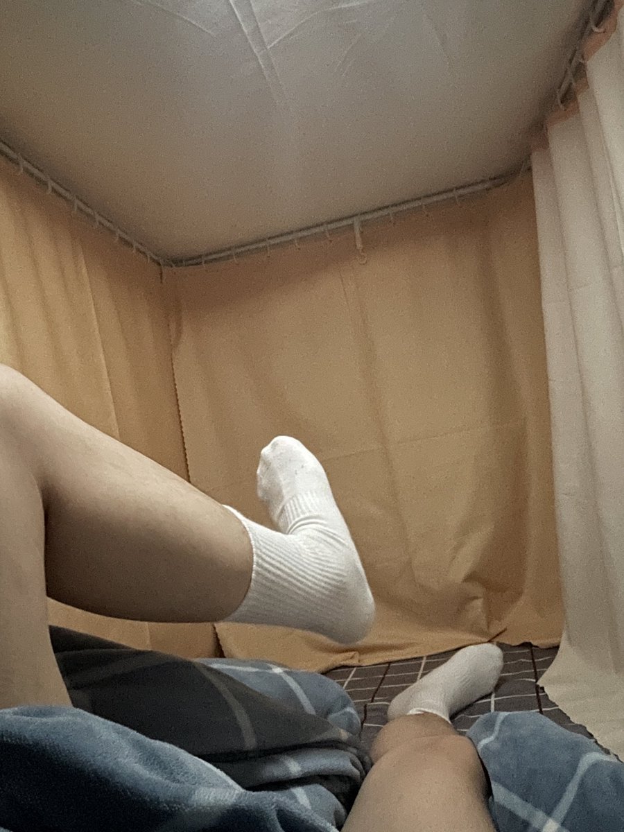 Jun1z520's tweet photo. #粗腿 #白袜 #男大 #s #男同 https://t.co/zHxaDkyj7t